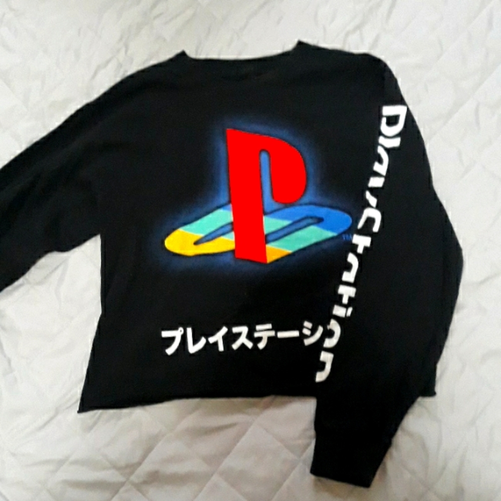 Cropped long sleeve graphic tee with Playstation logo